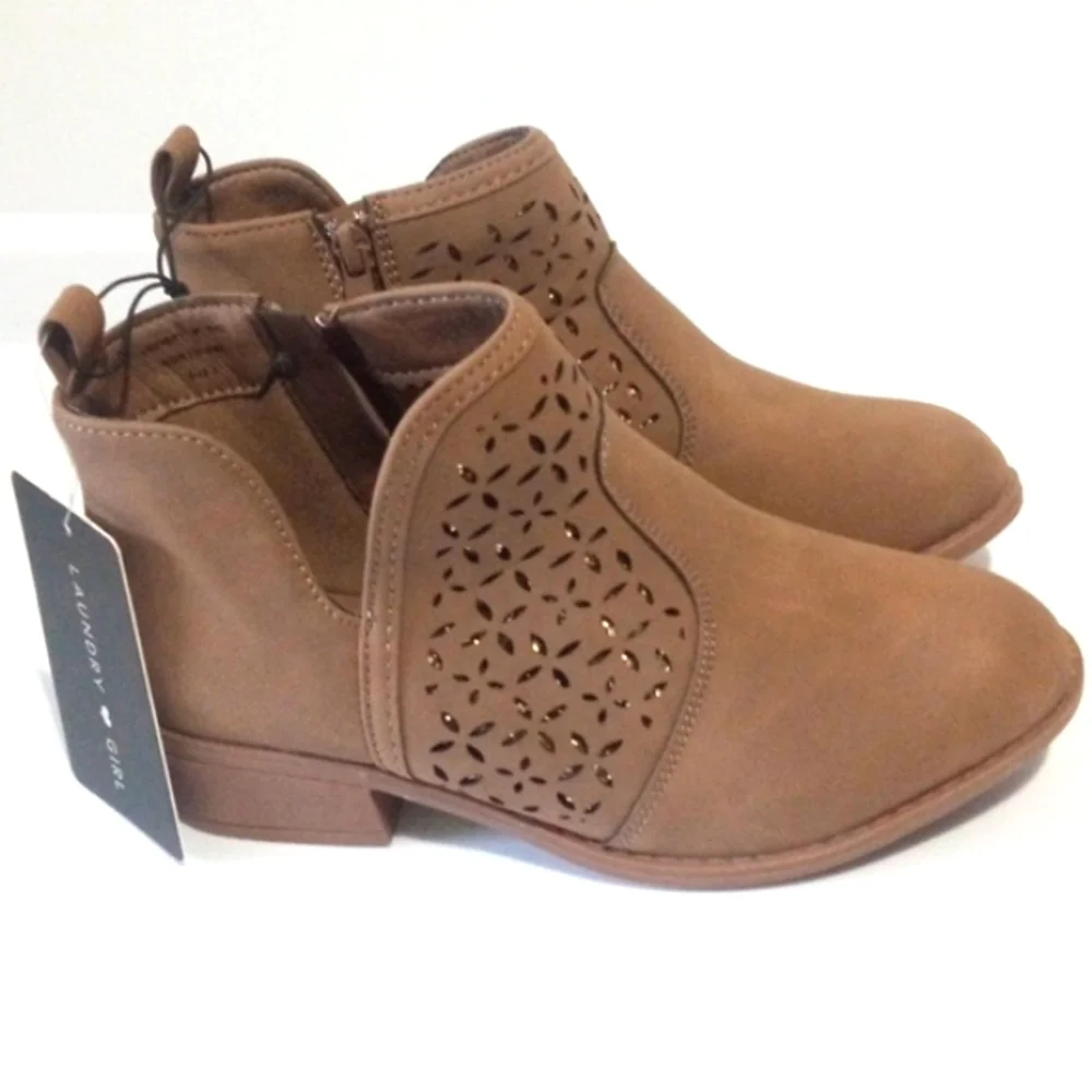 LAUNDRY GIRL TAN ANKLE BOOTS WITH GOLD SPARKLE CUT-OUT DESIGN SIZE 2 NWT